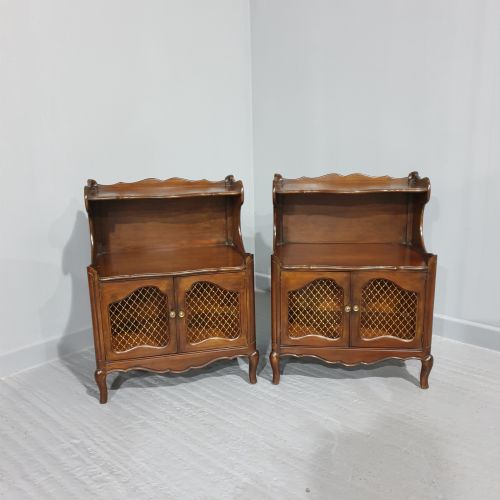 Good Pair Mahogany Bedside Lamp Cabinets