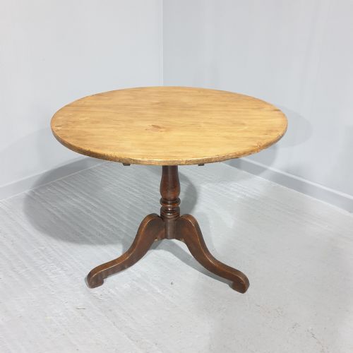 Georgian Pine Pedestal Table