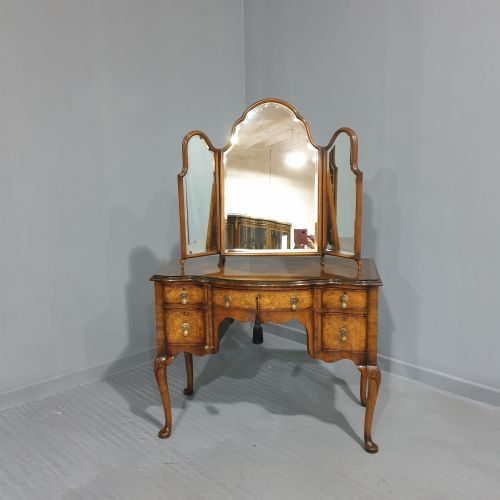 Superb Serpentine Walnut Dressing Table