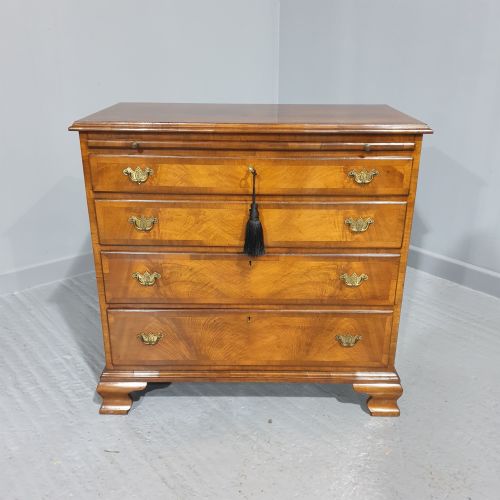 Pretty Walnut Chest of Drawers with Brushing Slide