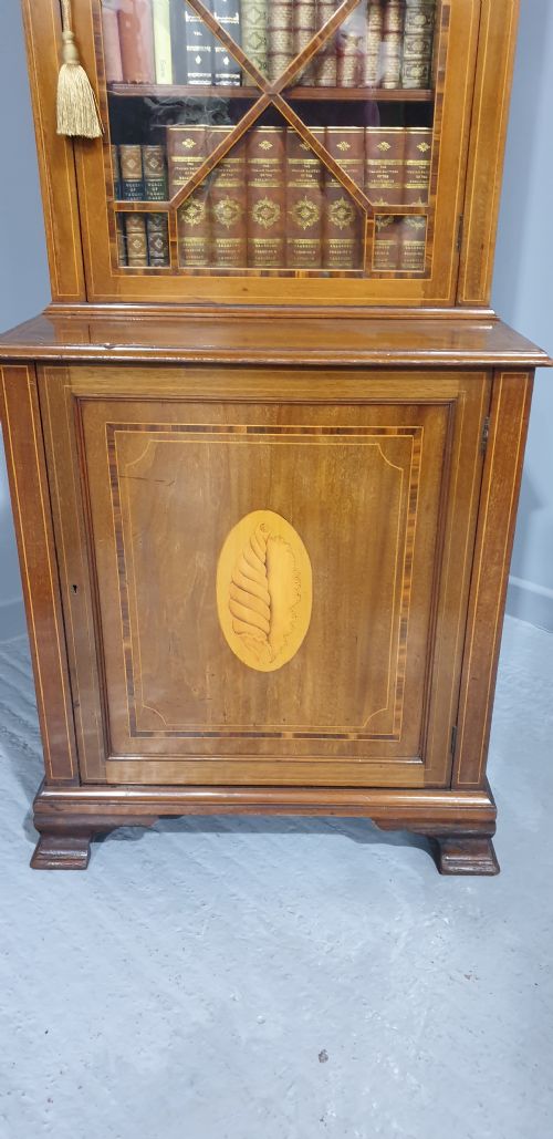 SUPER MAHOGANY BOOKCASE OF SMALL PROPORTIONS - ADDITIONAL PHOTO 2