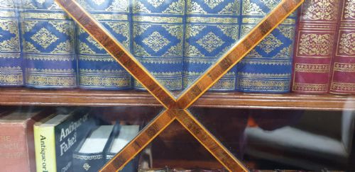 SUPER MAHOGANY BOOKCASE OF SMALL PROPORTIONS - ADDITIONAL PHOTO 6