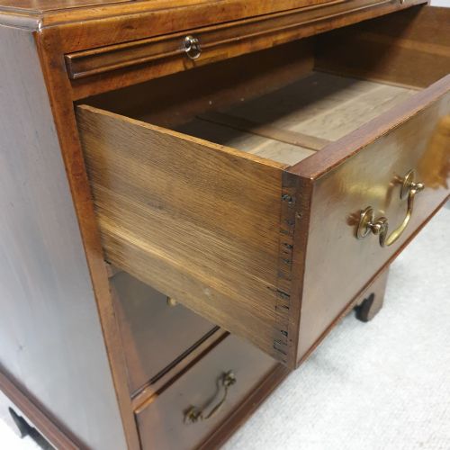 GEORGIAN OPEN BOOKCASE OF SMALL PROPORTIONS - ADDITIONAL PHOTO 4