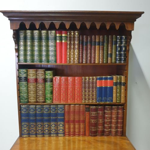 GEORGIAN OPEN BOOKCASE OF SMALL PROPORTIONS - ADDITIONAL PHOTO 5