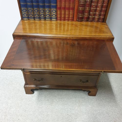GEORGIAN OPEN BOOKCASE OF SMALL PROPORTIONS - ADDITIONAL PHOTO 6