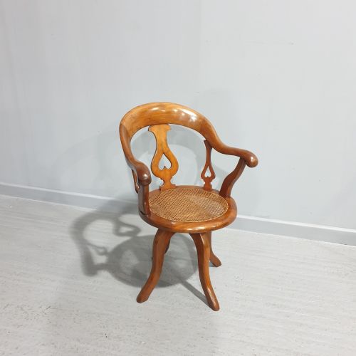 Fine Mahogany Tilt and Turn Desk Chair