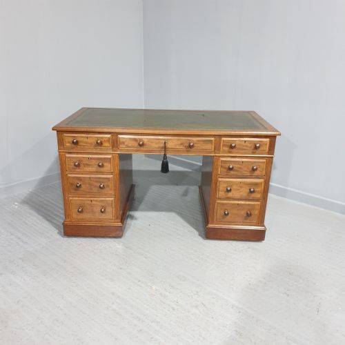 Very Good Victorian Mahogany Pedestal Desk