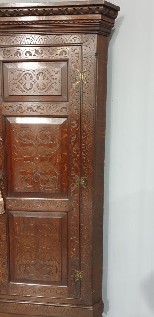 OUTSTANDING GEORGIAN CORNER CABINET - ADDITIONAL PHOTO 3