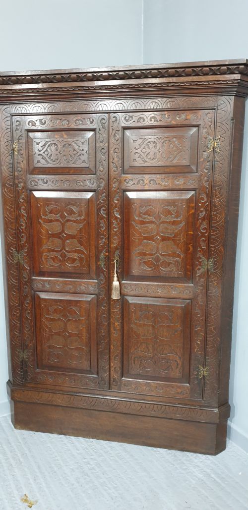 OUTSTANDING GEORGIAN CORNER CABINET - ADDITIONAL PHOTO 4
