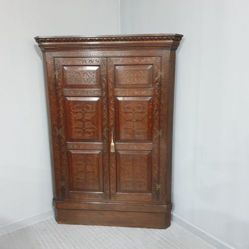 OUTSTANDING GEORGIAN CORNER CABINET - ADDITIONAL PHOTO 1