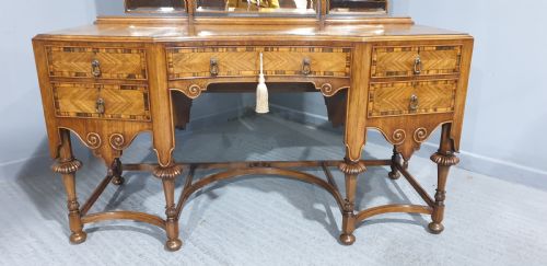 AMAZING BEAUTIFUL DRESSING TABLE BY MAPLES - ADDITIONAL PHOTO 6