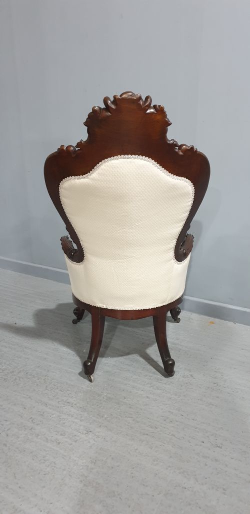 MAGNIFICENT CARVED MAHOGANY ARMCHAIR - ADDITIONAL PHOTO 10
