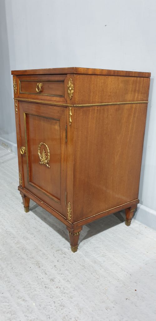 TOP QUALITY MAHOGANY SIDE CABINET - ADDITIONAL PHOTO 4