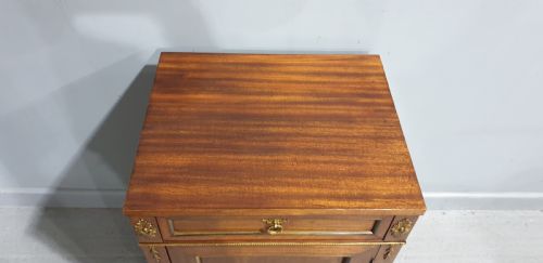 TOP QUALITY MAHOGANY SIDE CABINET - ADDITIONAL PHOTO 8