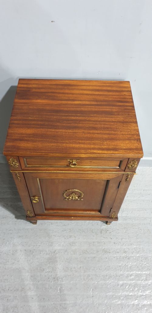 TOP QUALITY MAHOGANY SIDE CABINET - ADDITIONAL PHOTO 9