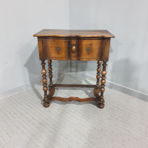 Very good Oak Side Table