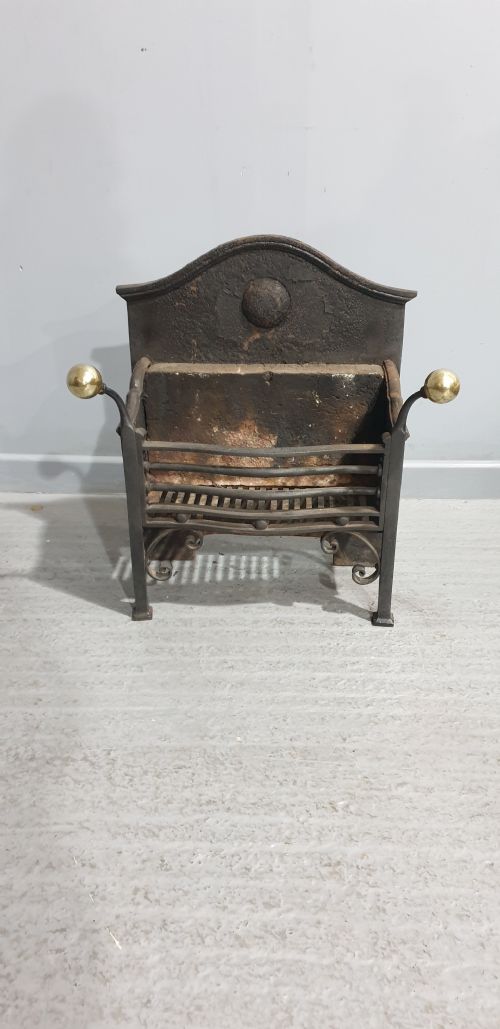 Good Art Noveau Cast Iron Grate