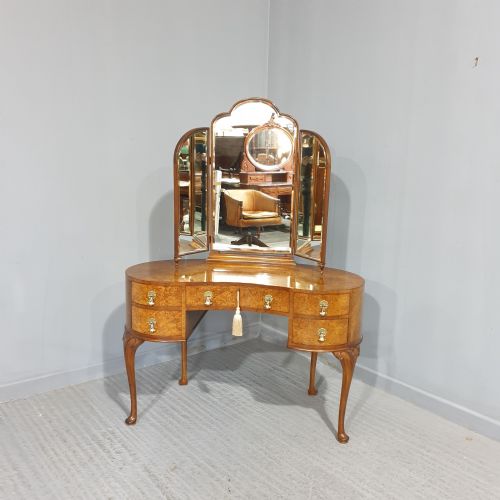 Super Burr Walnut Queen Anne Dressing Table