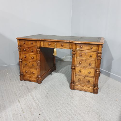 fig 1. Top Quality Oak Kneehole Desk