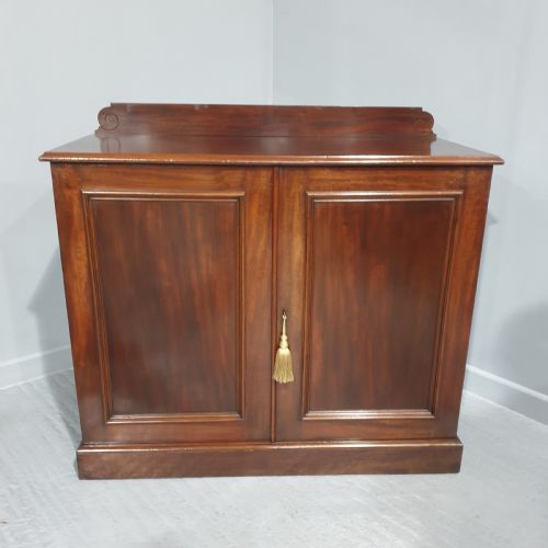 Superb Mahogany Sideboard  Cabinet