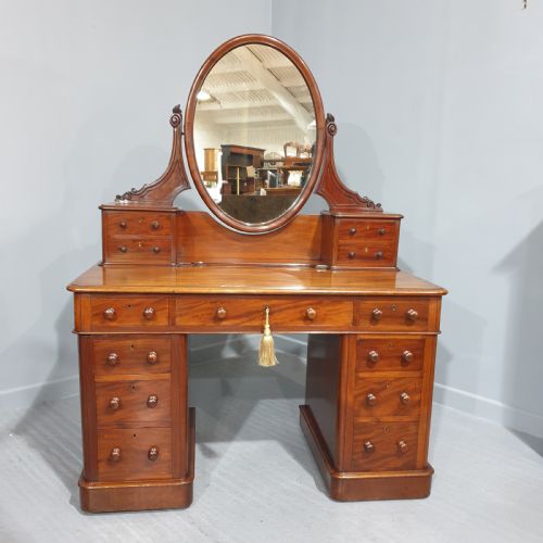 Lovely Victorian Mahogany Dressing Table