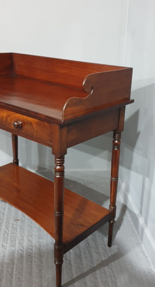 VERY NICE MAHOGANY SIDE TABLE - ADDITIONAL PHOTO 2