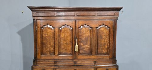 FINE GEORGIAN OAK AND ELM LIVERY CUPBOARD - ADDITIONAL PHOTO 1
