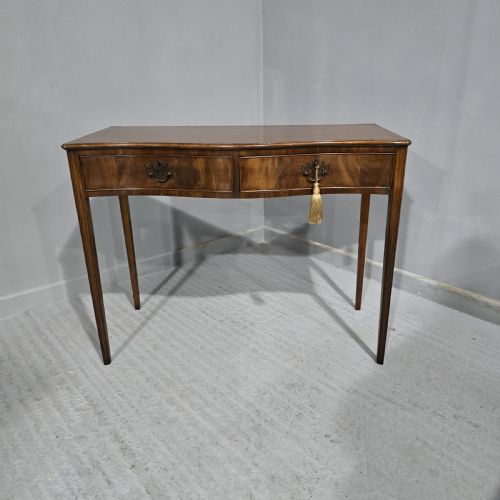 Lovely Mahogany Sidetable