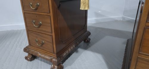 FABULOUS MAHOGANY PEDESTAL DESK - ADDITIONAL PHOTO 6