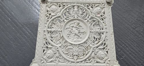 OUTSTANDING CAST IRON JARDINERE STAND - ADDITIONAL PHOTO 1