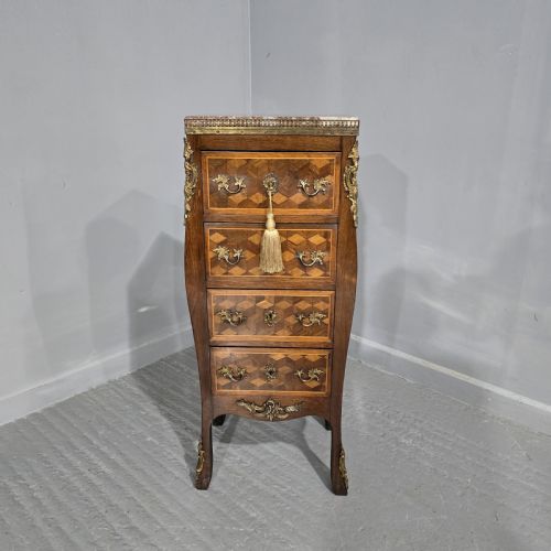 Very Pretty French Chest of Drawers