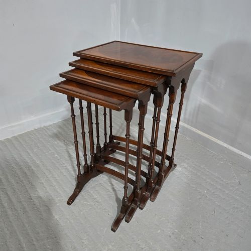 MAHOGANY QUARTETTO NEST OF TABLES - ADDITIONAL PHOTO 3