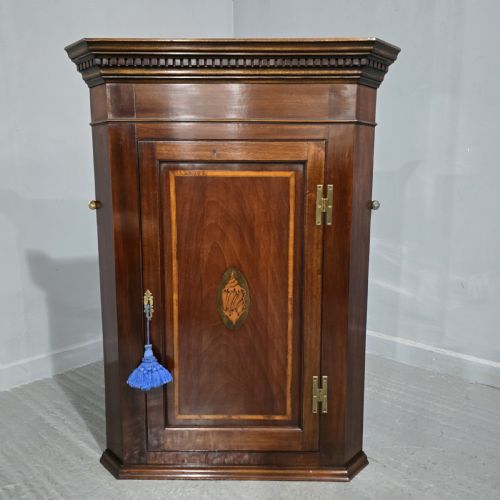 Super Quality Georgian Hanging Corner Cabinet