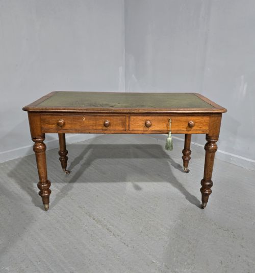 fig 1. Very Good Victorian Oak Writing Desk
