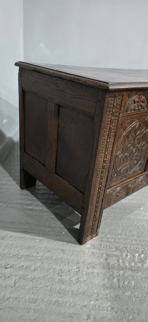 C17TH OAK COFFER - ADDITIONAL PHOTO 3
