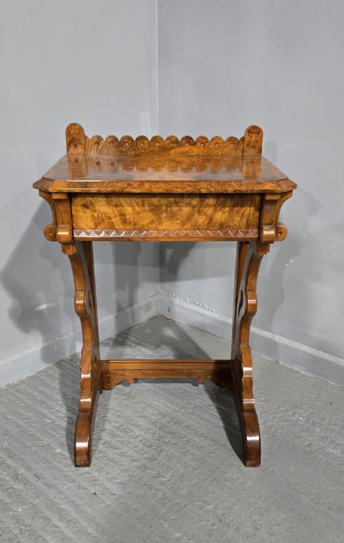 SUPERB BURR WALNUT CONSOLE HALL TABLE - ADDITIONAL PHOTO 4