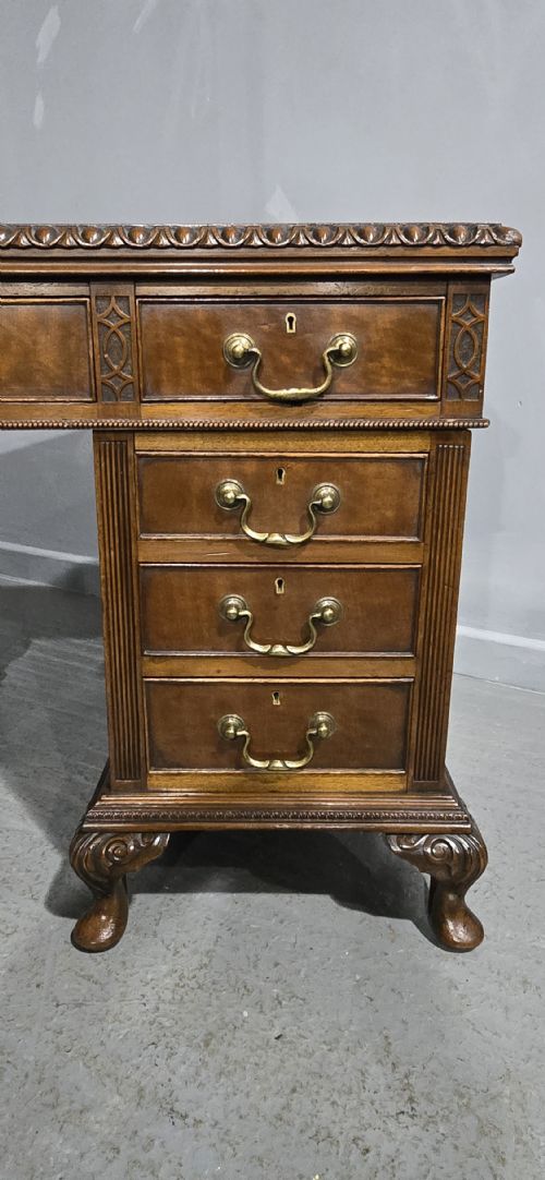 SUPERB CHIPPENDALE MAHOGANY PEDESTAL DESK - ADDITIONAL PHOTO 4