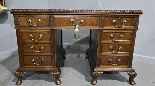 SUPERB CHIPPENDALE MAHOGANY PEDESTAL DESK - ADDITIONAL PHOTO 5