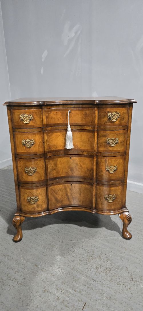 OUTSTANDING CONCAVE WALNUT CHEST OF DRAWERS - ADDITIONAL PHOTO 9