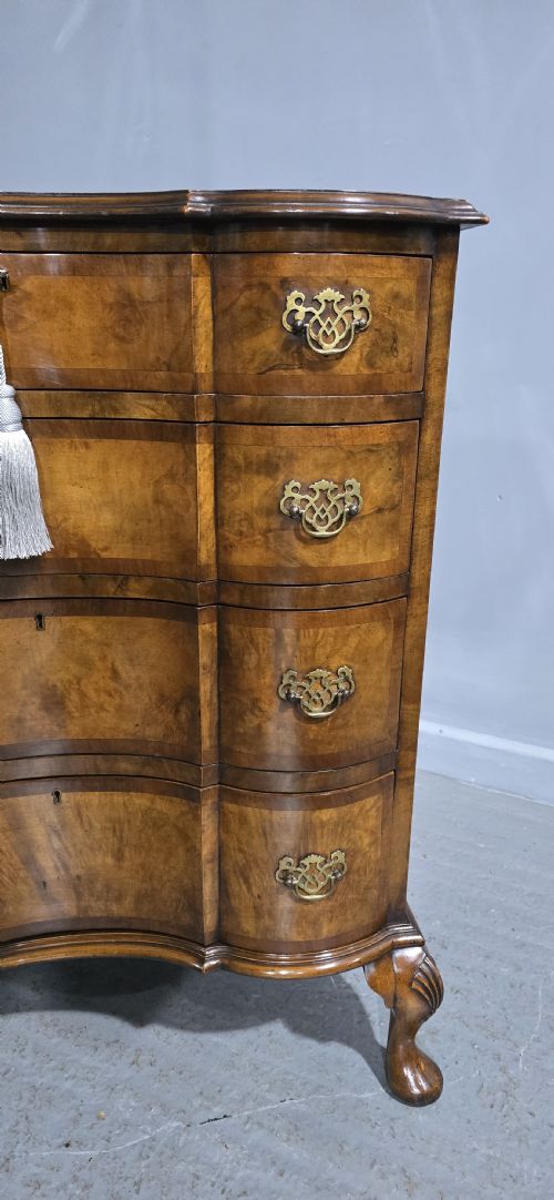 OUTSTANDING CONCAVE WALNUT CHEST OF DRAWERS - ADDITIONAL PHOTO 11