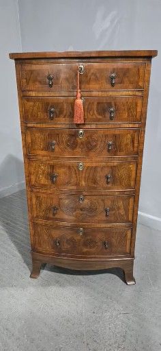 fig 1. Very Good Queen Anne Burr Walnut Chest of Drawers