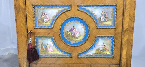 SUPERB SATINWOOD AND SEVRES PLAQUE CABINET OF SMALL PROPORTIONS - ADDITIONAL PHOTO 6