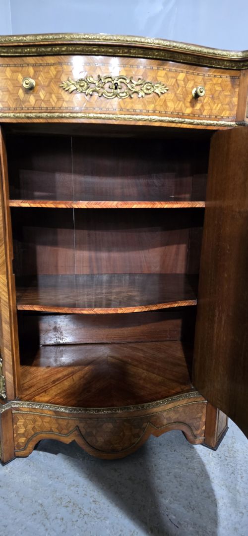OUTSTANDING FRENCH SERPENTINE SIDE CABINET - ADDITIONAL PHOTO 11