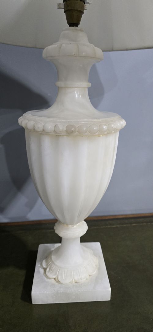 LARGE ALABASTER TABLE LAMP - ADDITIONAL PHOTO 2