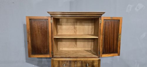 TOP QUALITY MAHOGANY LINEN PRESS OF SMALL PROPORTIONS - ADDITIONAL PHOTO 10