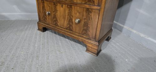 TOP QUALITY MAHOGANY LINEN PRESS OF SMALL PROPORTIONS - ADDITIONAL PHOTO 11