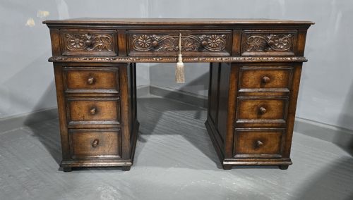QUALITY OAK PEDESTAL DESK - ADDITIONAL PHOTO 1