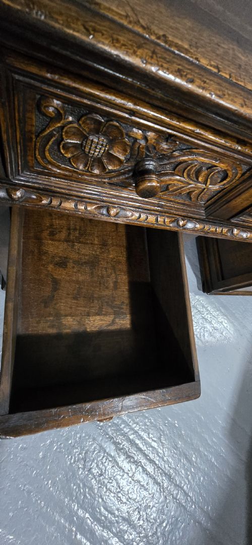 QUALITY OAK PEDESTAL DESK - ADDITIONAL PHOTO 4