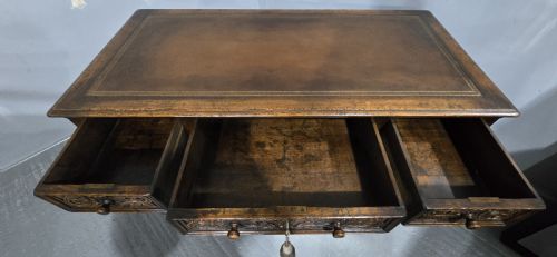 QUALITY OAK PEDESTAL DESK - ADDITIONAL PHOTO 5
