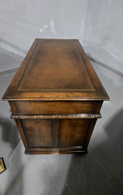 QUALITY OAK PEDESTAL DESK - ADDITIONAL PHOTO 7